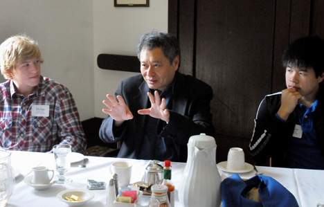 Ang Lee and undergraduate students at lunch